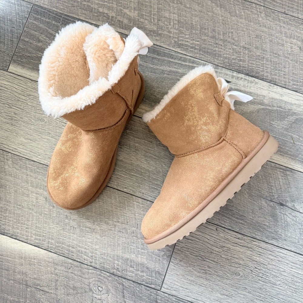UGG Mini Bailey Bow Boots Chestnut Glitter Gold Shimmer Cream Satin Bow Size 41
